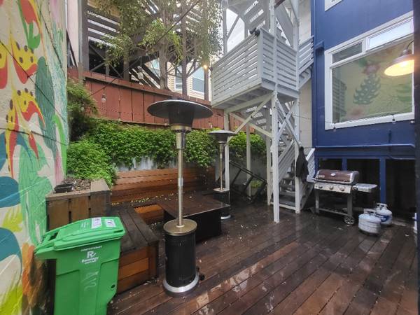 Listing photo 1 of 5