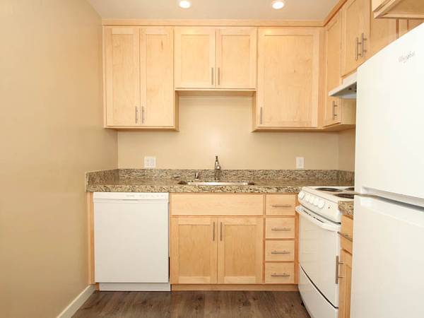 Listing photo 1 of 5