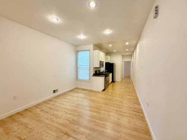 Listing photo 1 of 5