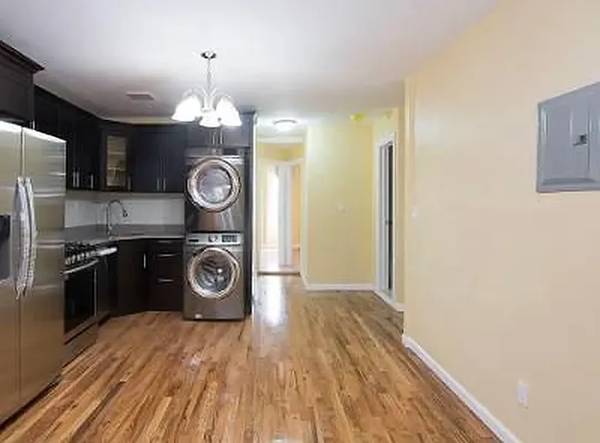 Listing photo 1 of 4