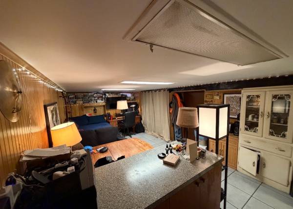 Listing photo 1 of 5