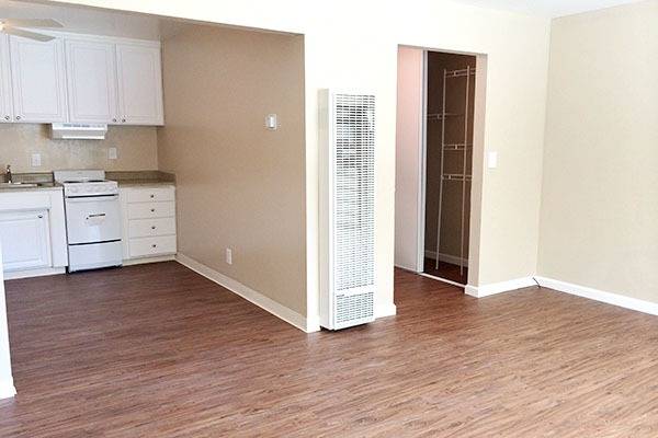 Listing photo 1 of 5