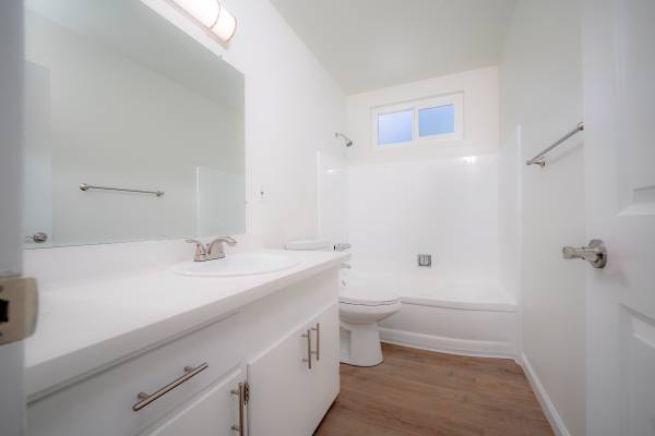 Listing photo 1 of 5
