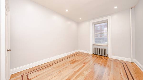 Listing photo 1 of 4