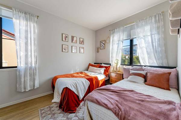 Listing photo 1 of 5