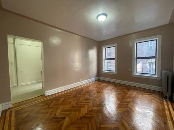 Listing photo 1 of 5