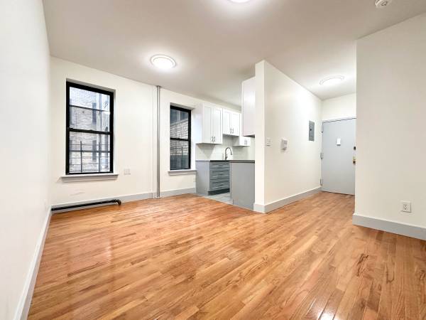 Listing photo 1 of 5