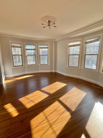 Listing photo 1 of 5