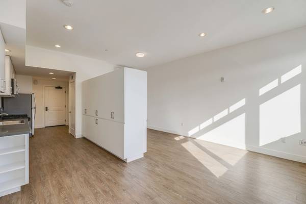 Listing photo 1 of 5