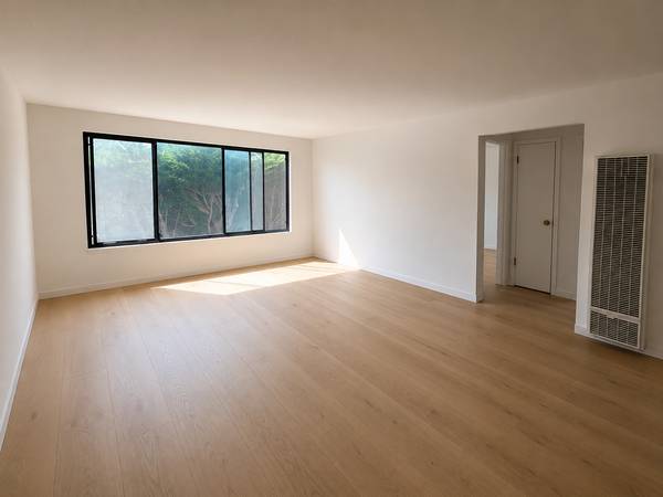Listing photo 1 of 4