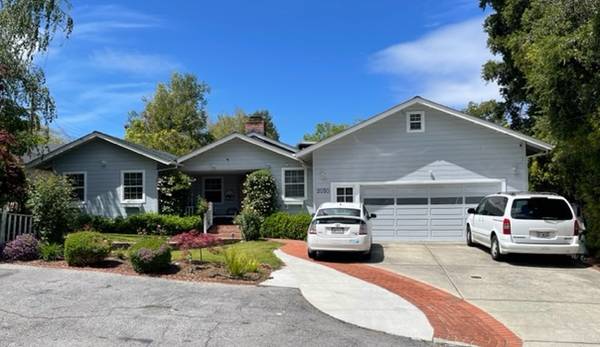 Listing photo 1 of 5