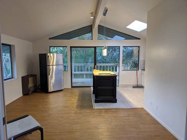 Listing photo 1 of 5