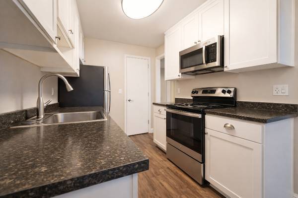 Listing photo 1 of 5
