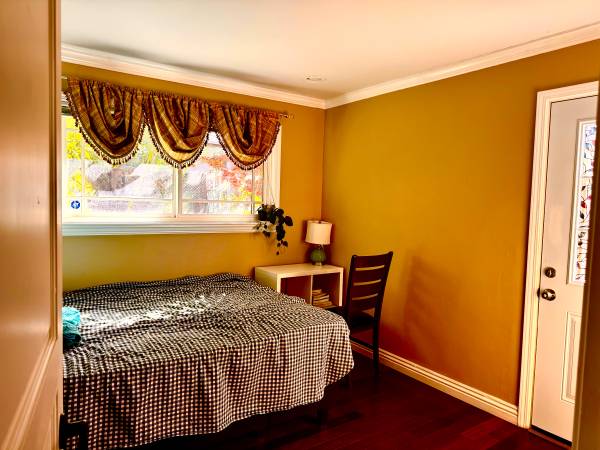 Listing photo 1 of 5