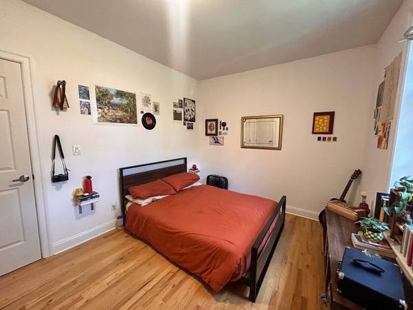 Listing photo 1 of 4