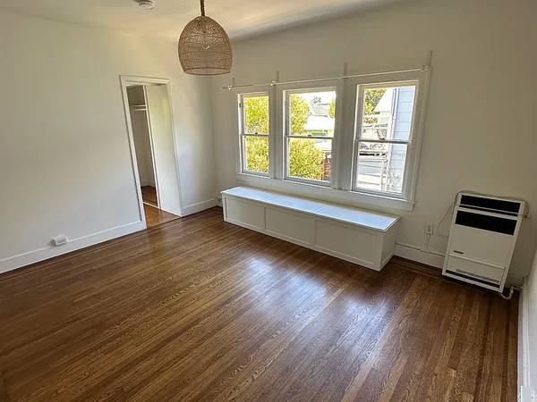 Listing photo 1 of 5