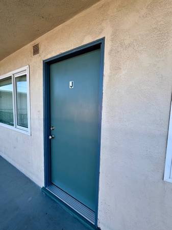 Listing photo 1 of 5