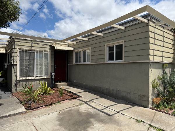 Listing photo 1 of 5