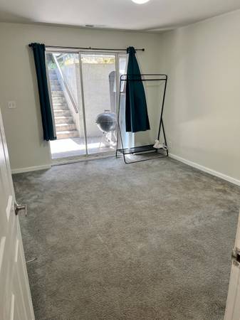 Listing photo 1 of 4