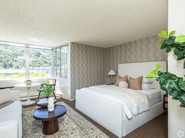 Listing photo 1 of 5