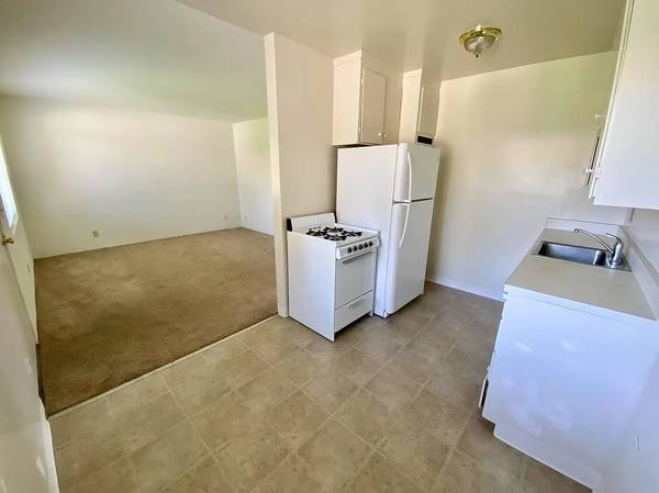 Listing photo 1 of 4