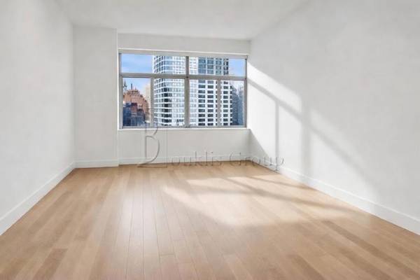 Listing photo 1 of 4