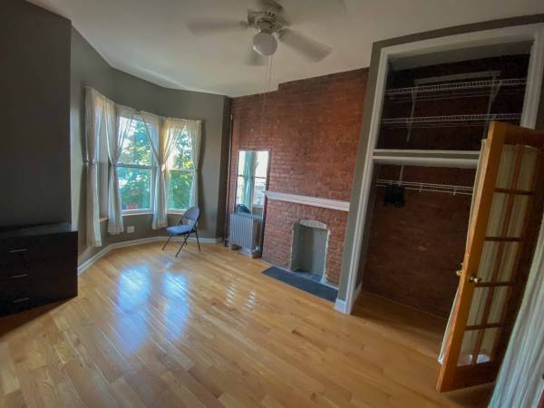 Listing photo 1 of 5