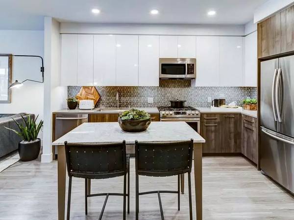 Listing photo 1 of 5