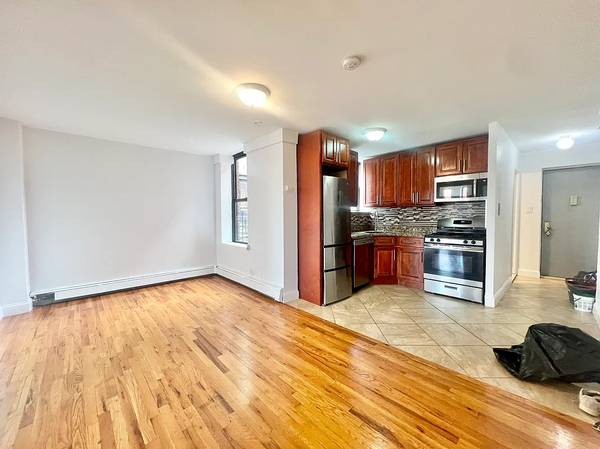 Listing photo 1 of 5