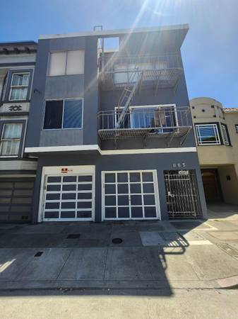 Listing photo 1 of 4
