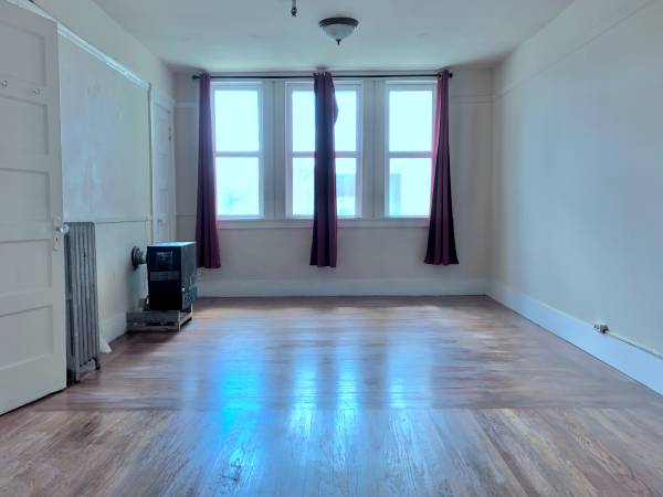 Listing photo 1 of 5