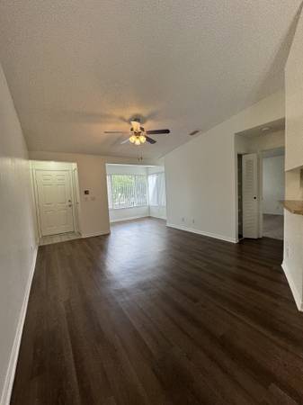 Listing photo 1 of 3