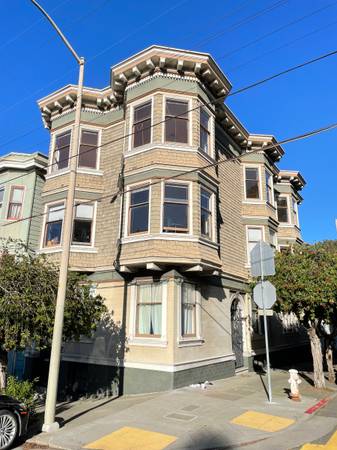 Listing photo 1 of 5