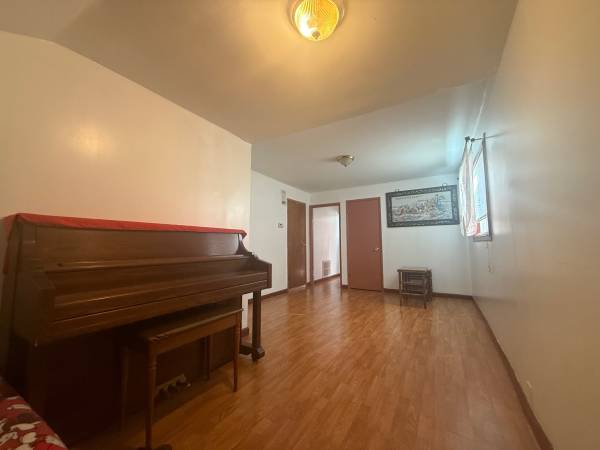 Listing photo 1 of 5