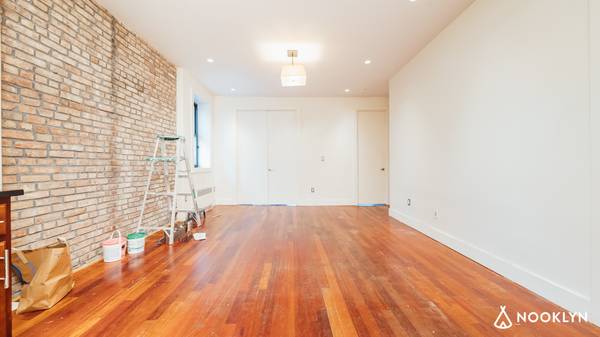 Listing photo 1 of 5