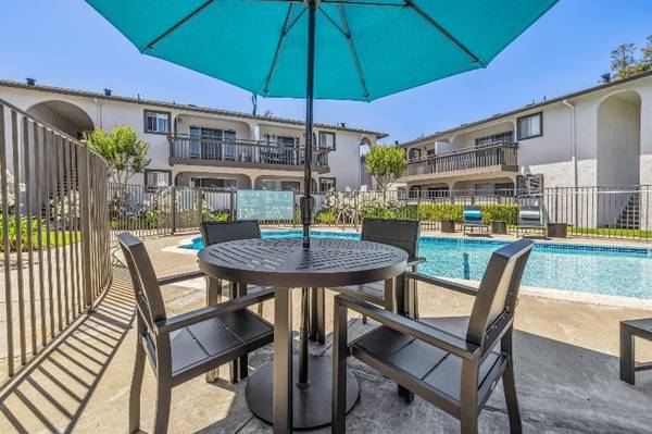 Listing photo 1 of 5