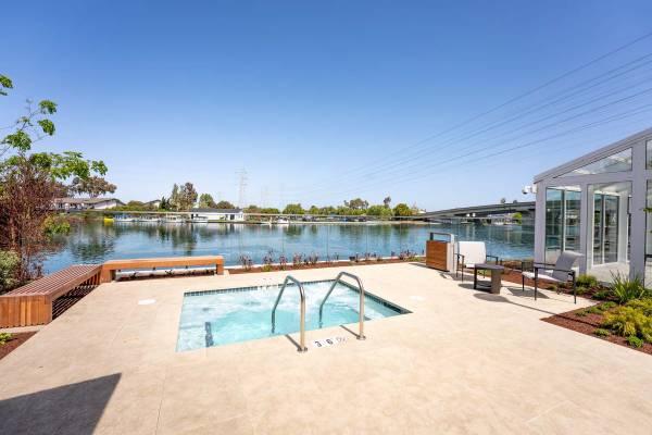 Listing photo 1 of 5