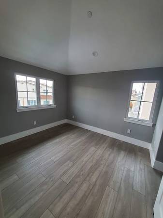 Listing photo 1 of 4