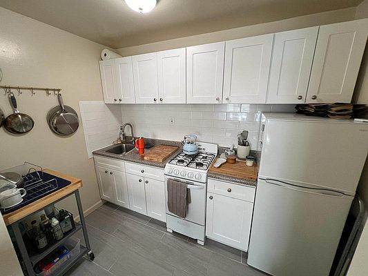 Listing photo 1 of 5