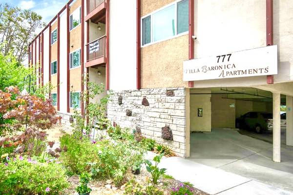 Listing photo 1 of 5