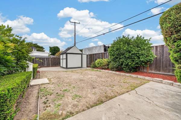 Listing photo 1 of 4