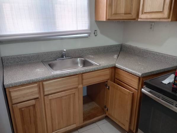 Listing photo 1 of 3