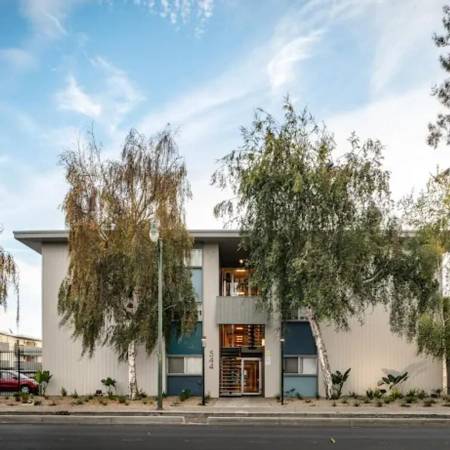 Listing photo 1 of 3