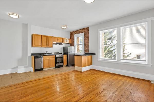 Listing photo 1 of 5