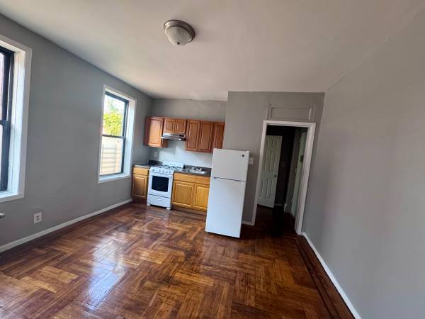 Listing photo 1 of 5