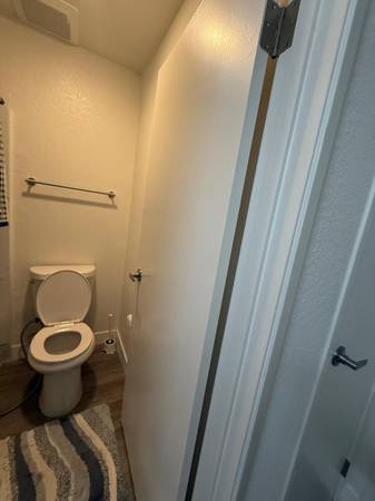 Listing photo 1 of 4