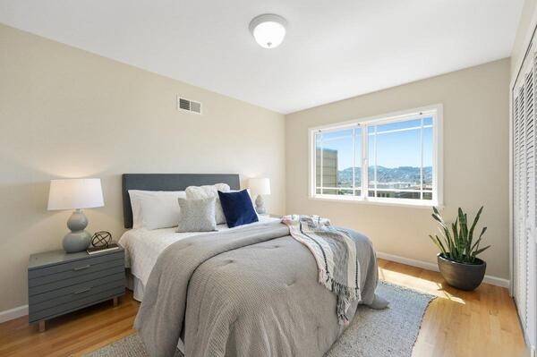 Listing photo 1 of 4
