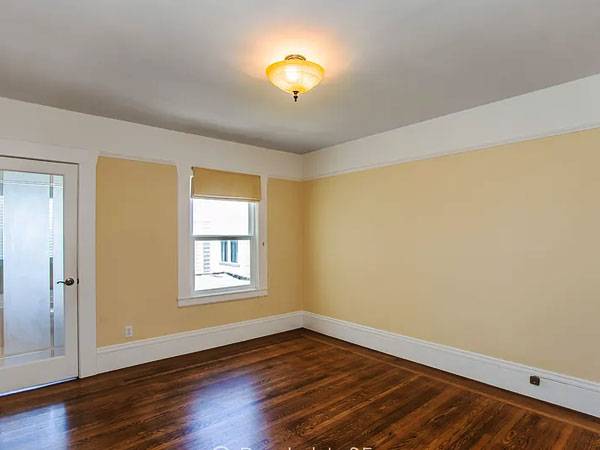 Listing photo 1 of 4