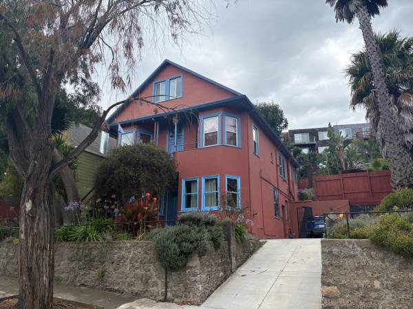 Listing photo 1 of 5