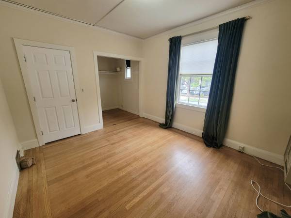 Listing photo 1 of 5